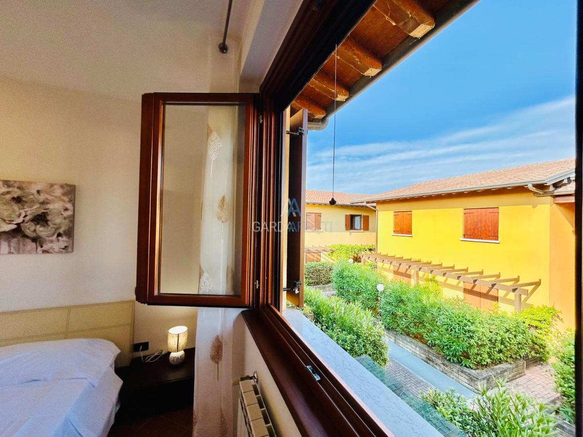 Artemide Apartment - A Soli 150M Dal Lago Di Garda Сирмионе Экстерьер фото