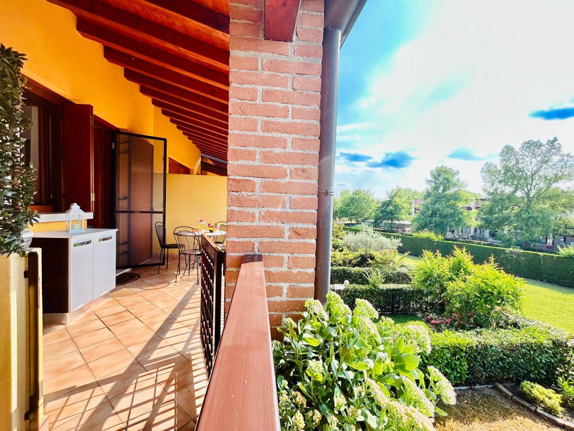 Artemide Apartment - A Soli 150M Dal Lago Di Garda Сирмионе Экстерьер фото
