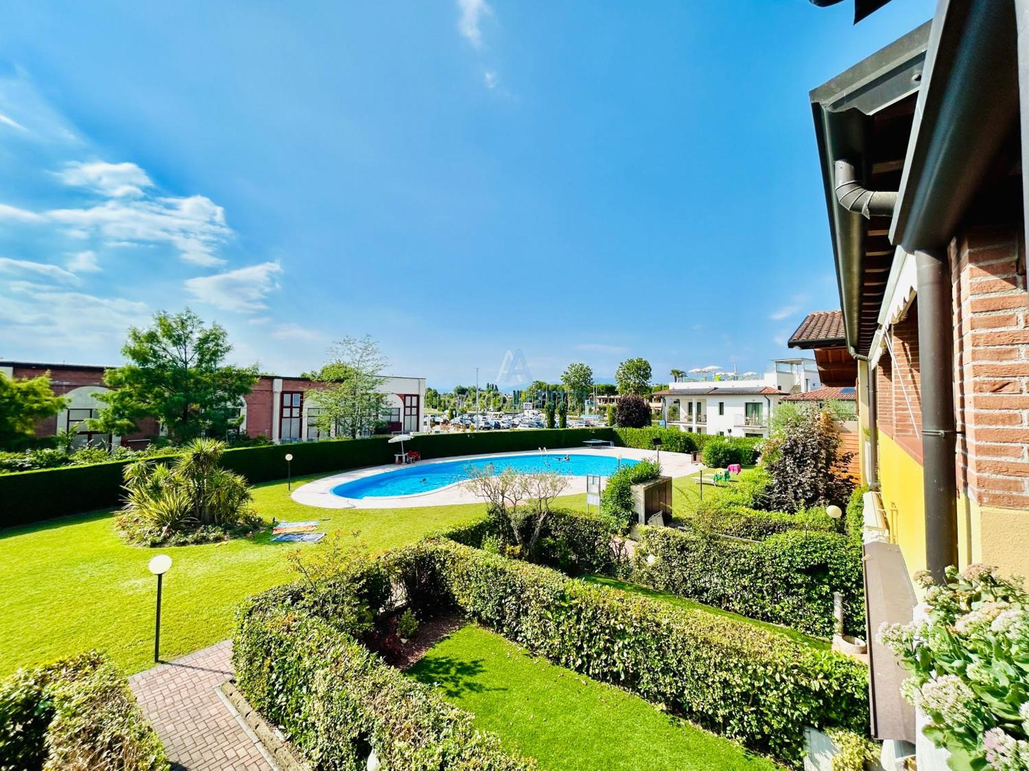 Artemide Apartment - A Soli 150M Dal Lago Di Garda Сирмионе Экстерьер фото