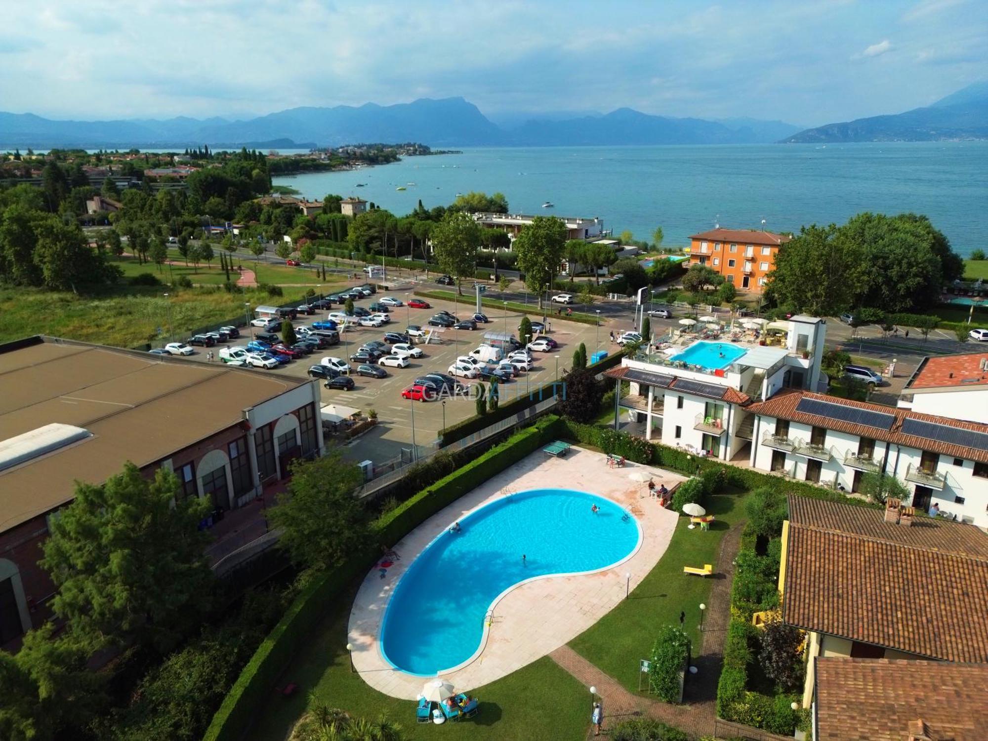 Artemide Apartment - A Soli 150M Dal Lago Di Garda Сирмионе Экстерьер фото